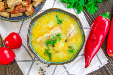 Сливочный суп с плавленным сыром и курицей