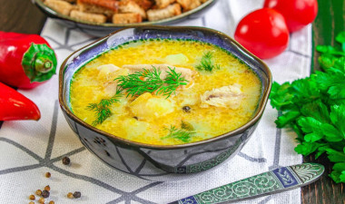 Сливочный суп с плавленным сыром и курицей