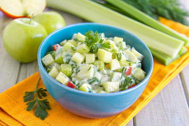Салат с огурцом яблоком и сельдереем