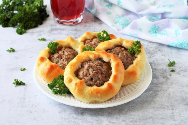 Открытые пирожки с мясом в духовке