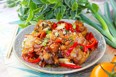 Куриные окорочка в казане на костре
