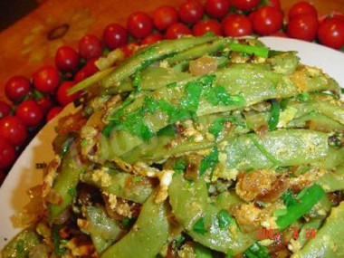 Лобио из стручковой фасоли с яйцом по-грузински