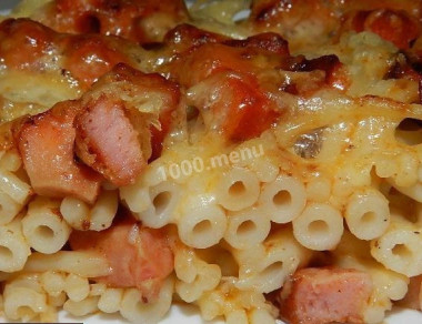 Запеканка из вермишели с колбасой и сыром