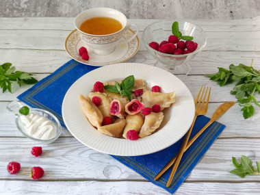 Вареники с малиной из теста на кефире