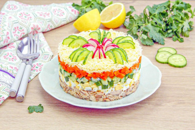 Салат с горбушей и огурцом