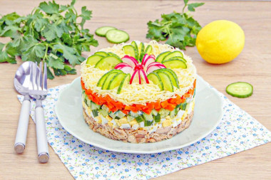 Салат с горбушей и огурцом