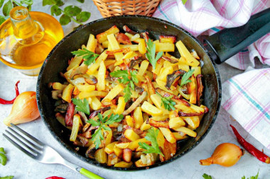 Грузди с картошкой жареные