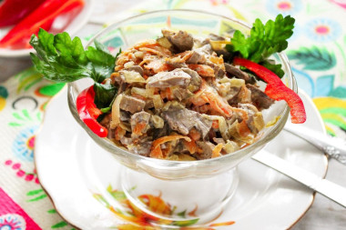 Салат из куриной печени с морковью