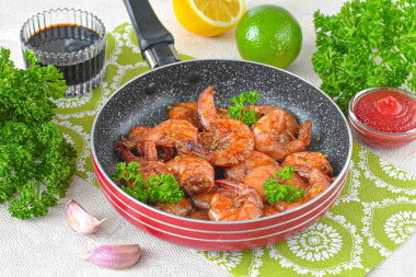 Жареные креветки в панцире в соевом соусе