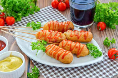 Сосиски в кляре на палочке