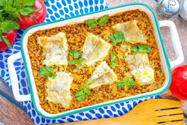 Гречка с рыбой в духовке