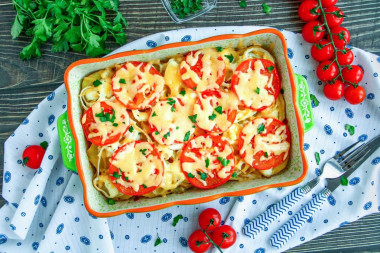 Картошка в духовке с майонезом и помидорами