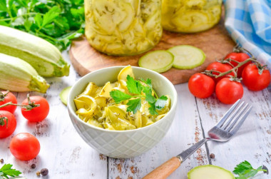 Быстрые маринованные кабачки мгновенного поедания