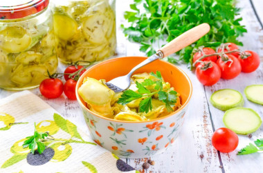 Быстрые маринованные кабачки мгновенного поедания