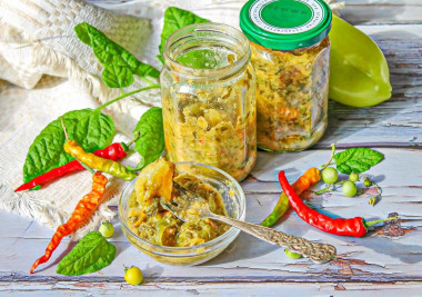 Зеленые помидоры в аджике на зиму