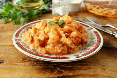 Мясо с подливкой на сковороде