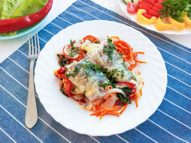 Хек в духовке с овощами и сыром