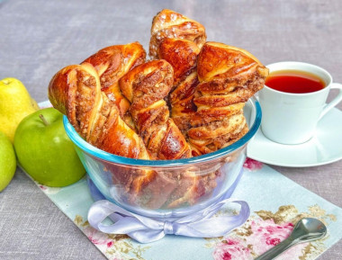 Булочки с грецкими орехами и корицей