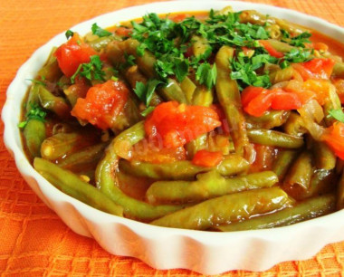 Зеленая фасоль тушеная с овощами по-португальски
