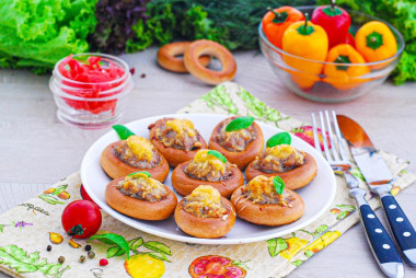 Фаршированные бублики с фаршем в духовке