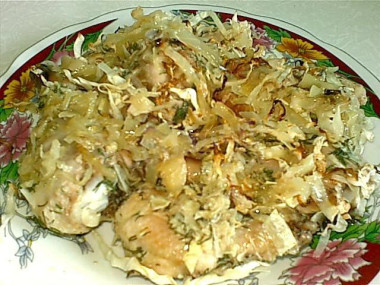 Капуста запечённая на противне с кусочками куриного филе