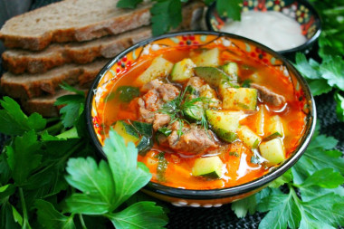 Томатный суп из цукини с мясом