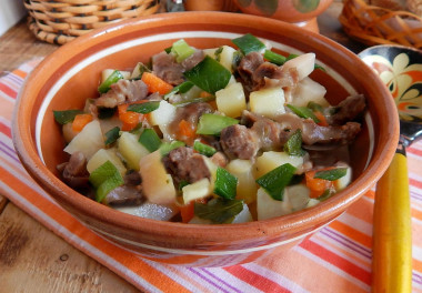 Жаркое с куриными сердечками и картофелем
