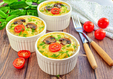 Жульен с курицей и грибами со сметаной