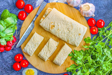 Рулет из лаваша с яйцом и сыром