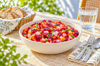Салат из вареной свеклы и моркови