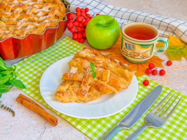 Осенний пирог с яблочной начинкой