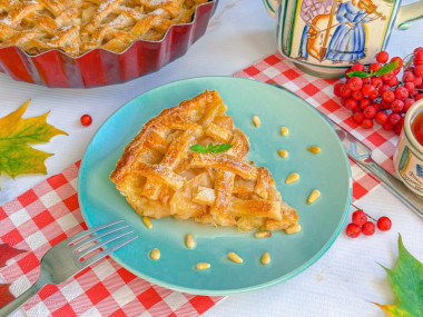 Осенний пирог с яблочной начинкой