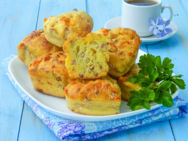 Маффины с колбасой