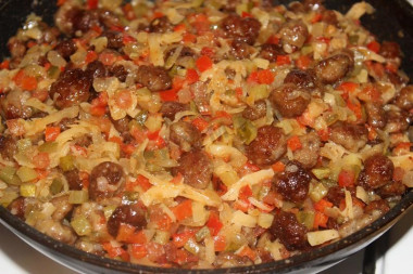 Рецепт - Буррито с маринованными огурцами - Шаг 4 -  Все ингредиенты соединить вместе и прогреть.