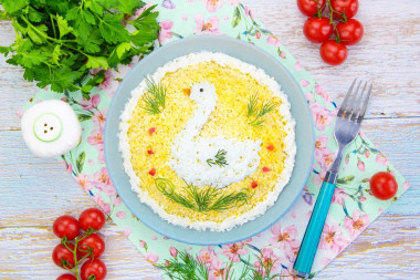 Салат Белый лебедь с копченой курицей