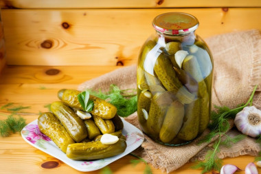 Домашние соленые огурцы хрустящие в банках на зиму