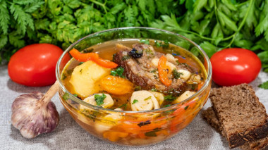 Мясной суп из говядины с клёцками и овощами