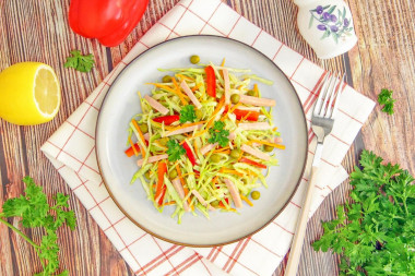 Салат с капустой и ветчиной