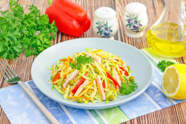 Салат с капустой и ветчиной