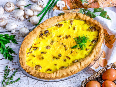 Пирог с грибами и сырно-сливочной заливкой