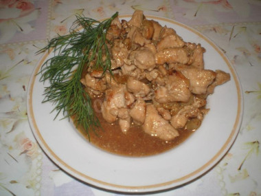 Куриное филе с корицей и изюмом