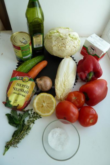 Рецепт - Греческий салат с капустой - Шаг 1 - Шинкуем капусту.