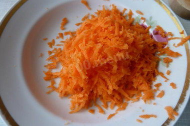 Рецепт - Греческий салат с капустой - Шаг 4 -  Трем морковь.