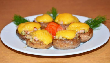 Фаршированные шампиньоны под сырной шапочкой Новогодние