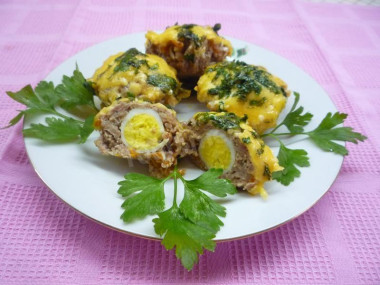 Мясные кексы с перепелиными яйцами