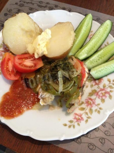 Морской окунь в духовке с картошкой