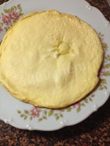 Рецепт - Рулет из горбуши фаршированный омлетом грибами и луком - Шаг 8 -  На тушку рыбы кладем омлет