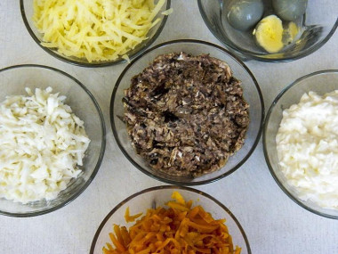 Рецепт - Шпроты под шубой - Шаг 7 -  Слои готовы