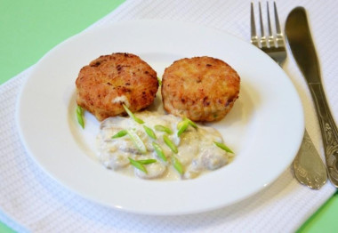 Куриные котлеты с зеленым луком и яйцом