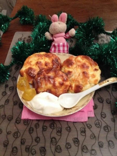 Диетические сырники с курагой и яблоками